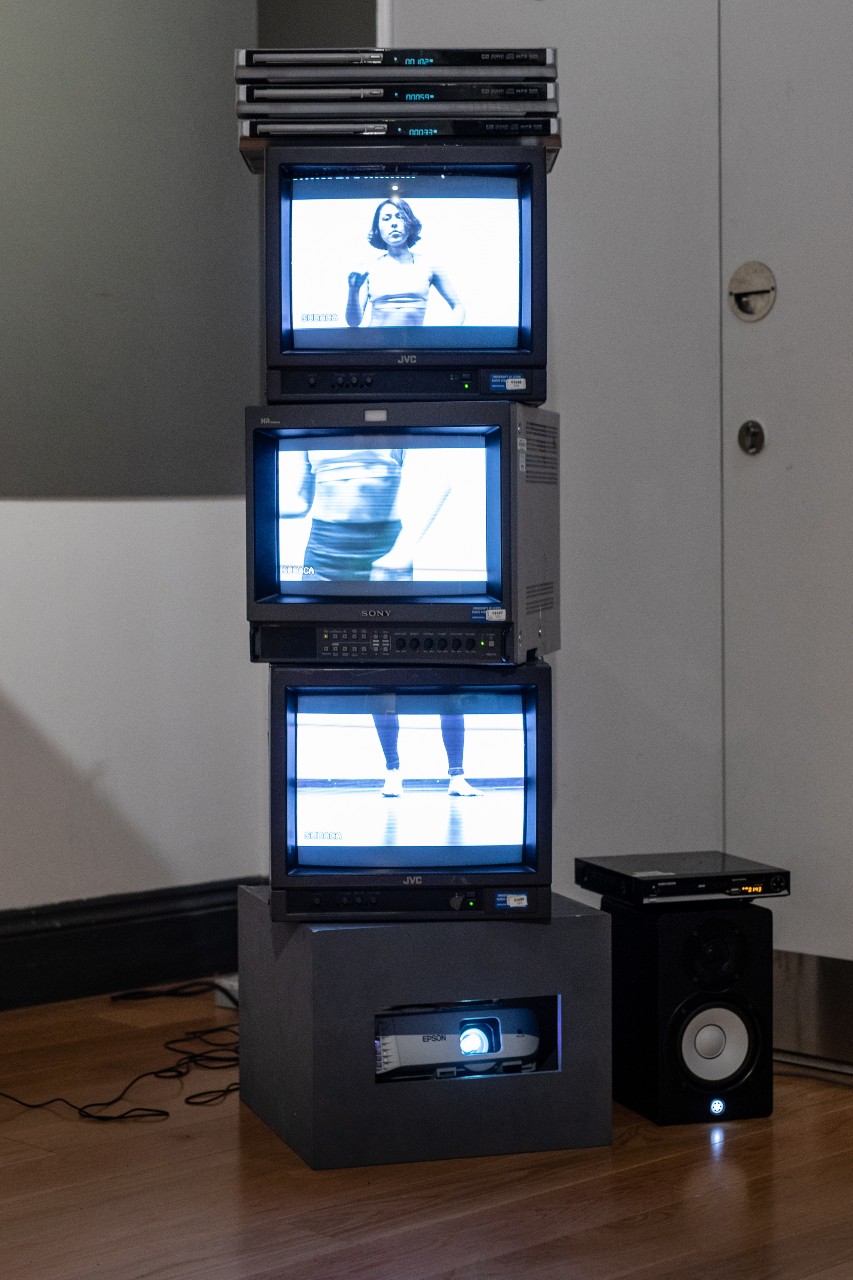 Rocio Dávila, How to dance salsa music, 2021, 3-monitor video installation
